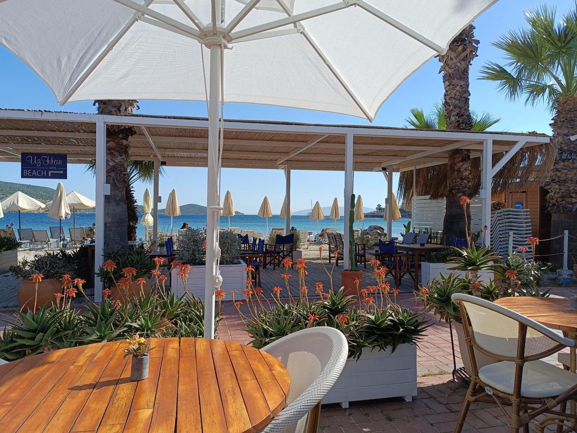 Uzhan Beach Hotel Бітез Екстер'єр фото