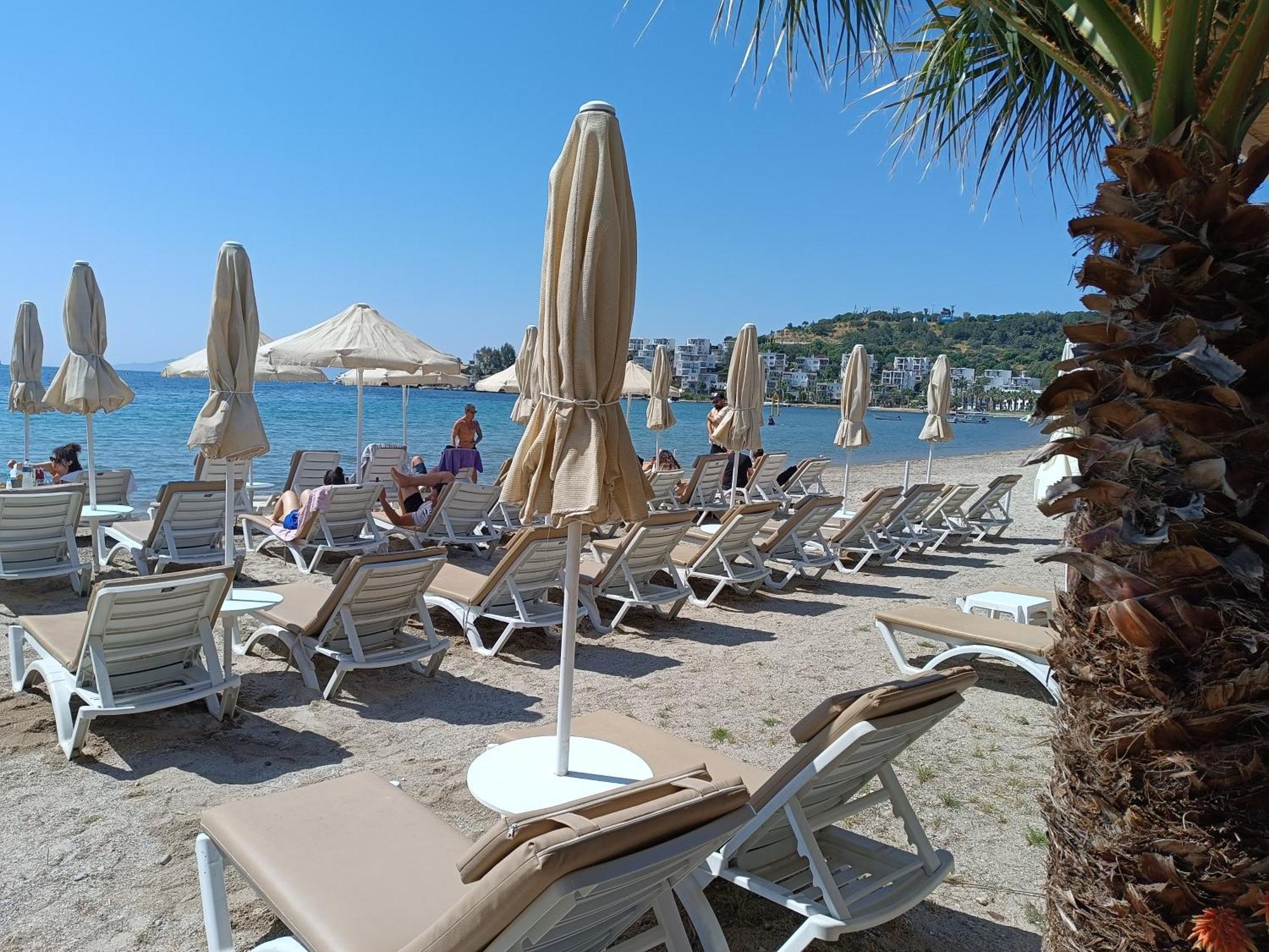 Uzhan Beach Hotel Бітез Екстер'єр фото