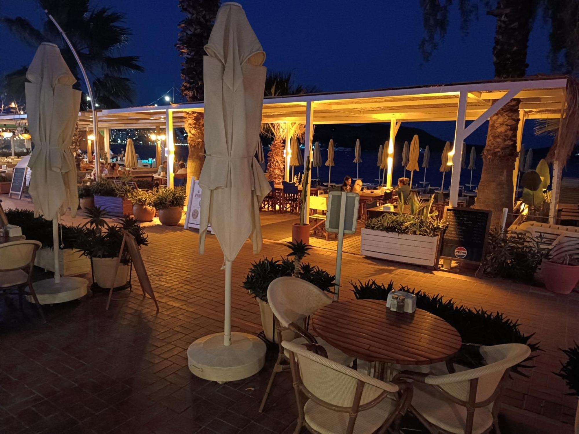 Uzhan Beach Hotel Бітез Екстер'єр фото