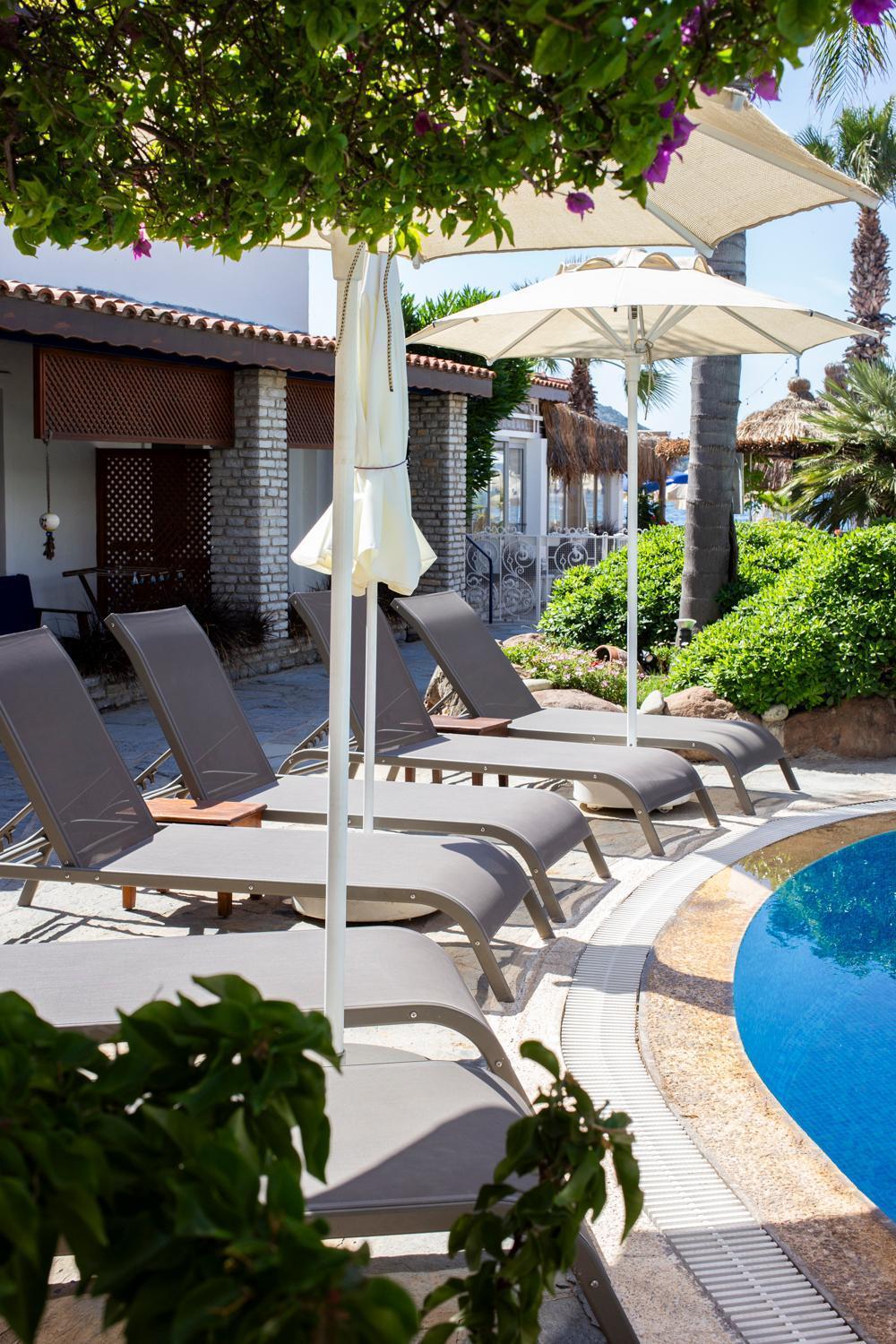 Uzhan Beach Hotel Бітез Екстер'єр фото