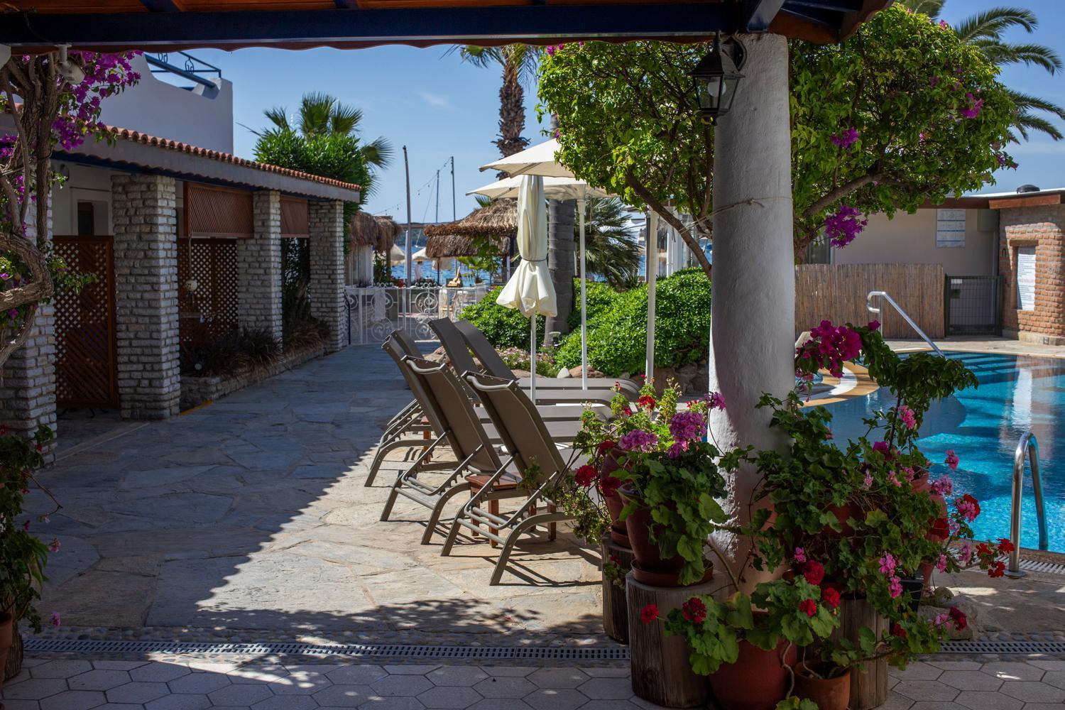 Uzhan Beach Hotel Бітез Екстер'єр фото