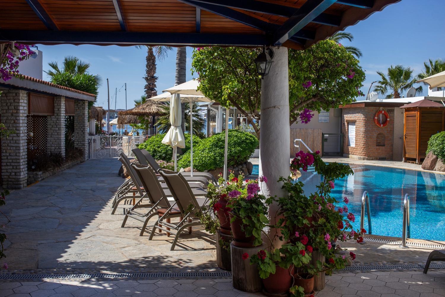 Uzhan Beach Hotel Бітез Екстер'єр фото