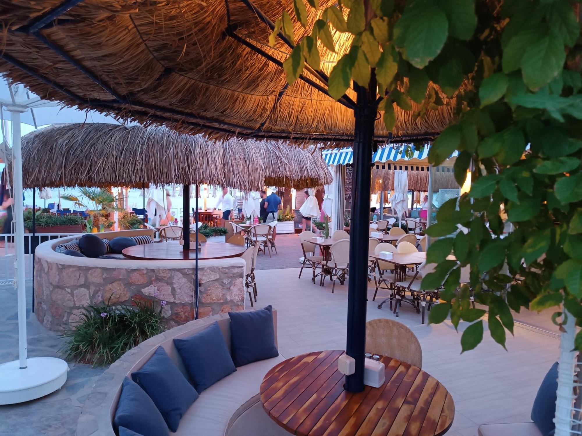 Uzhan Beach Hotel Бітез Екстер'єр фото