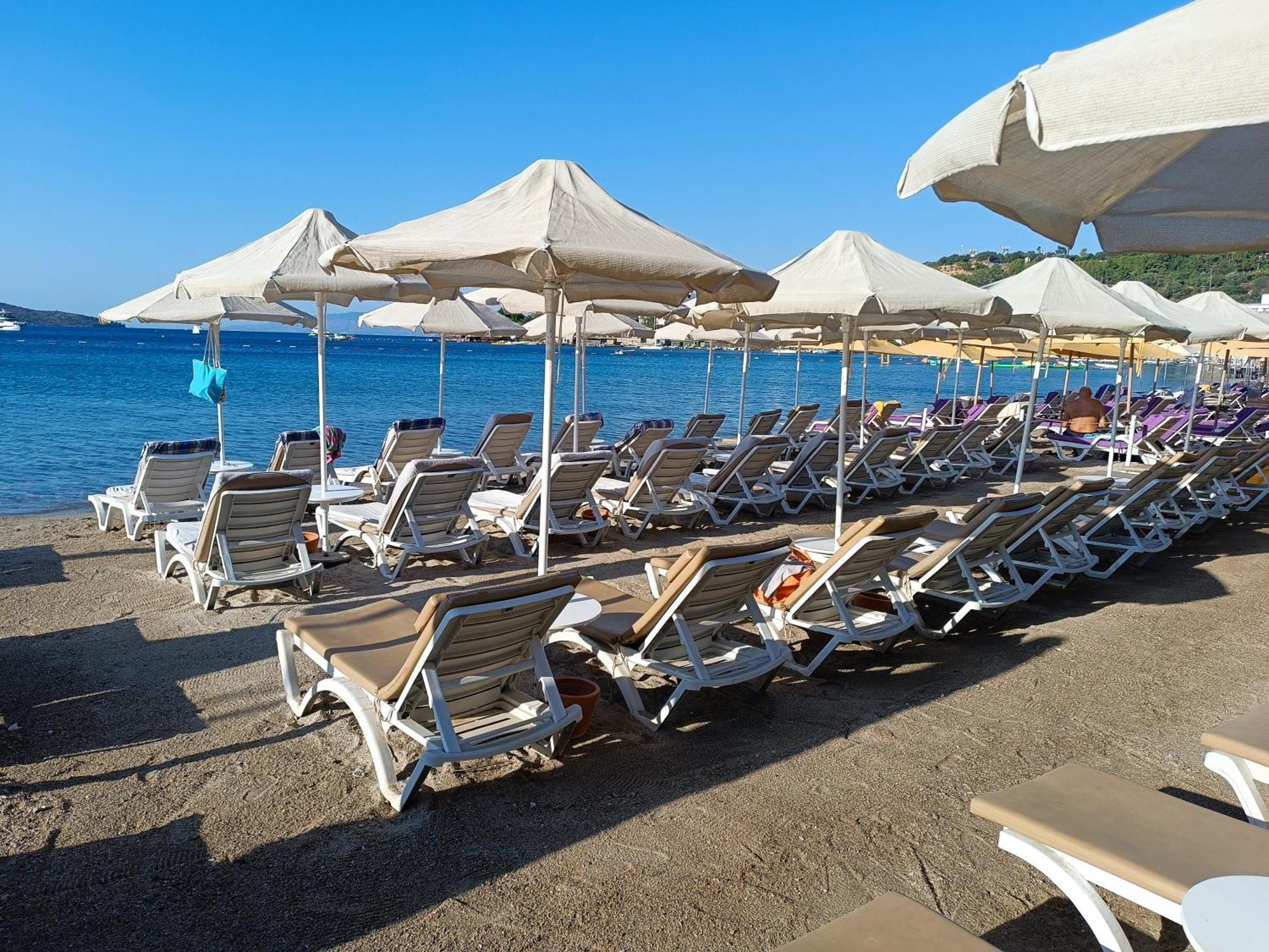 Uzhan Beach Hotel Бітез Екстер'єр фото