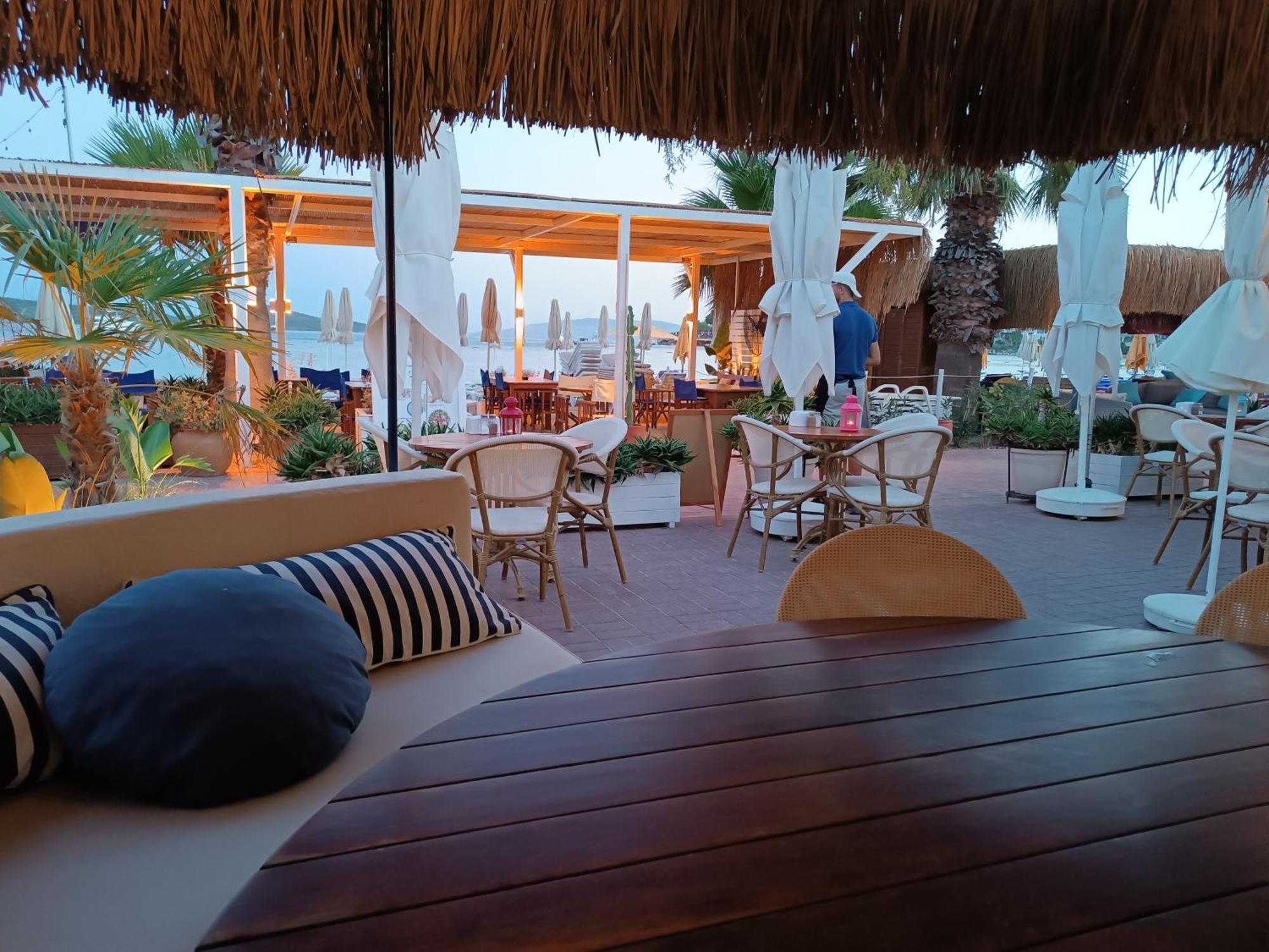 Uzhan Beach Hotel Бітез Екстер'єр фото