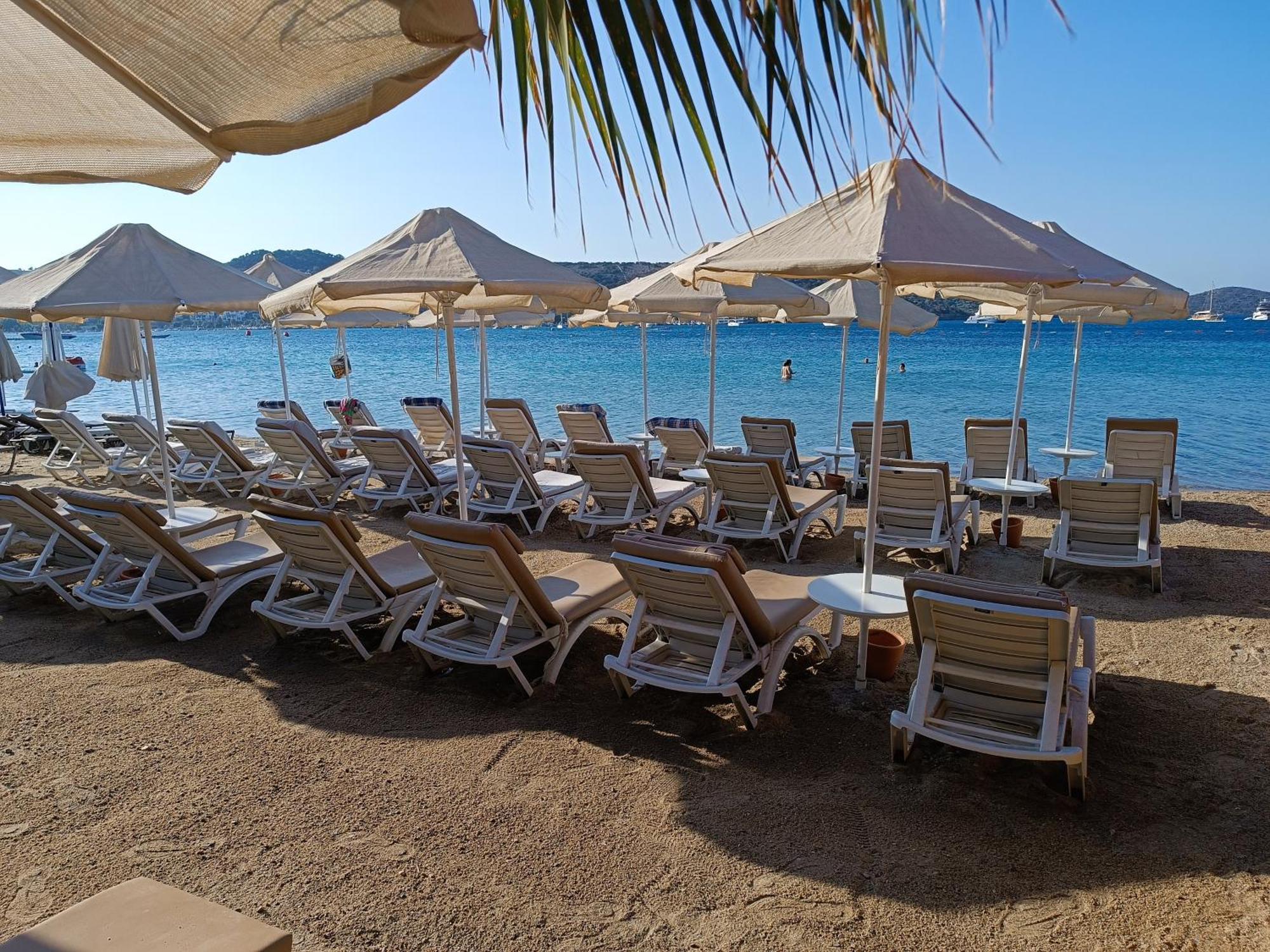 Uzhan Beach Hotel Бітез Екстер'єр фото