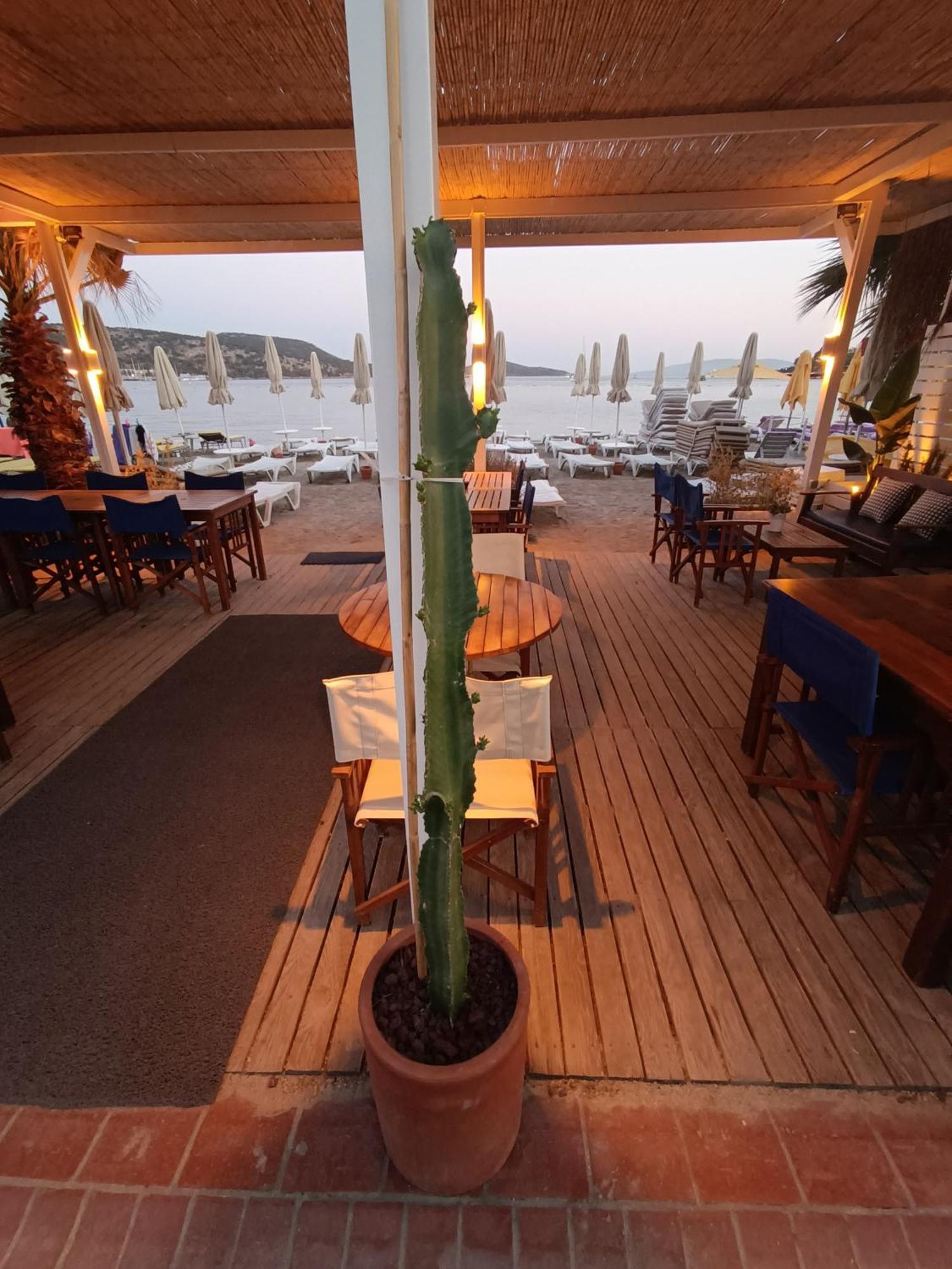 Uzhan Beach Hotel Бітез Екстер'єр фото