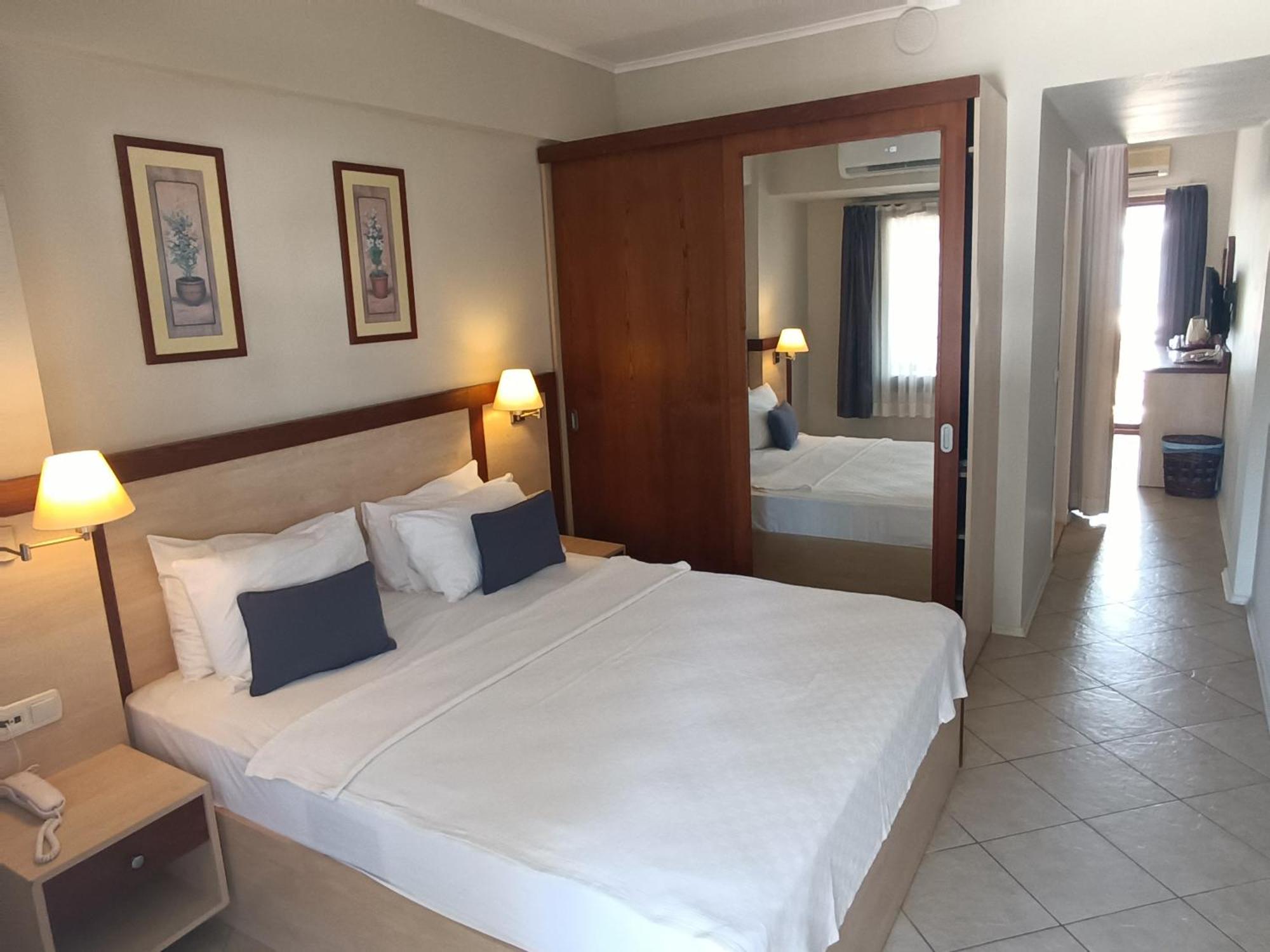 Uzhan Beach Hotel Бітез Екстер'єр фото