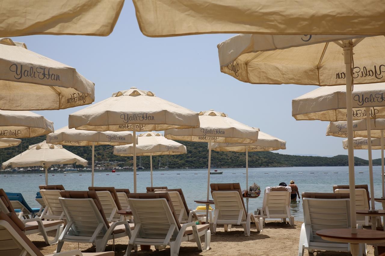 Uzhan Beach Hotel Бітез Екстер'єр фото
